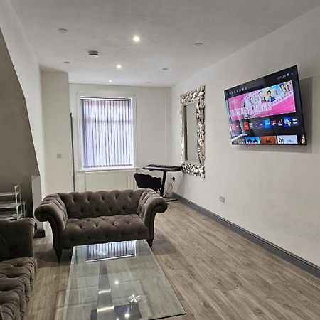Luxury Four Bedroom House Bradford  Eksteriør bilde